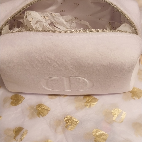 Dior limited edition Velvet cosmetic/ cross body Bag with free Dior lipstick - Picture 9 of 16